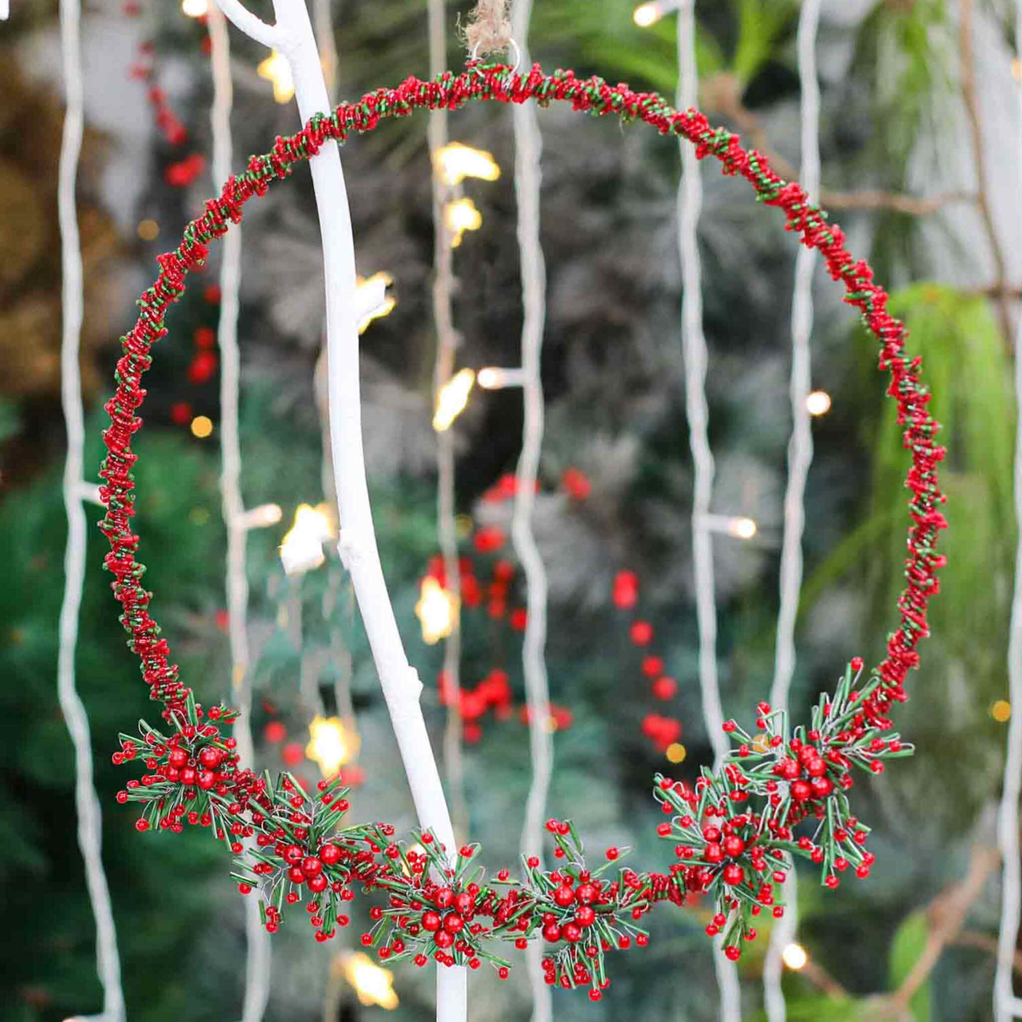 Mistletoe Star Wreath Ornament in Red & Green, Set of 2