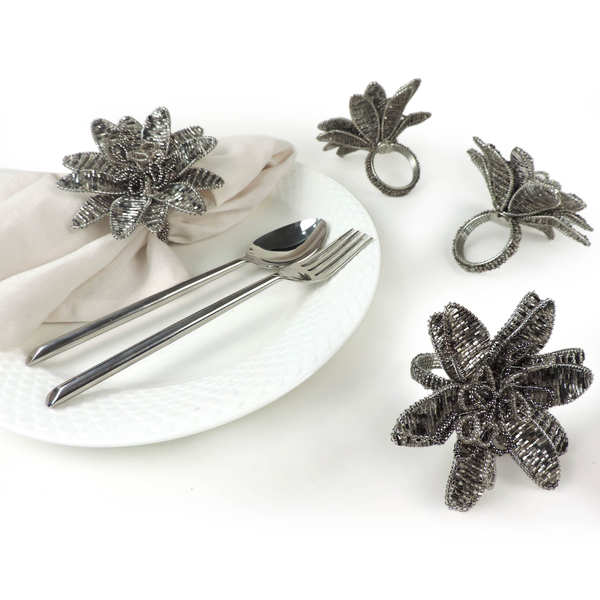 Gilded Lily Napkin Ring in Smoke & Silver, Set of 4